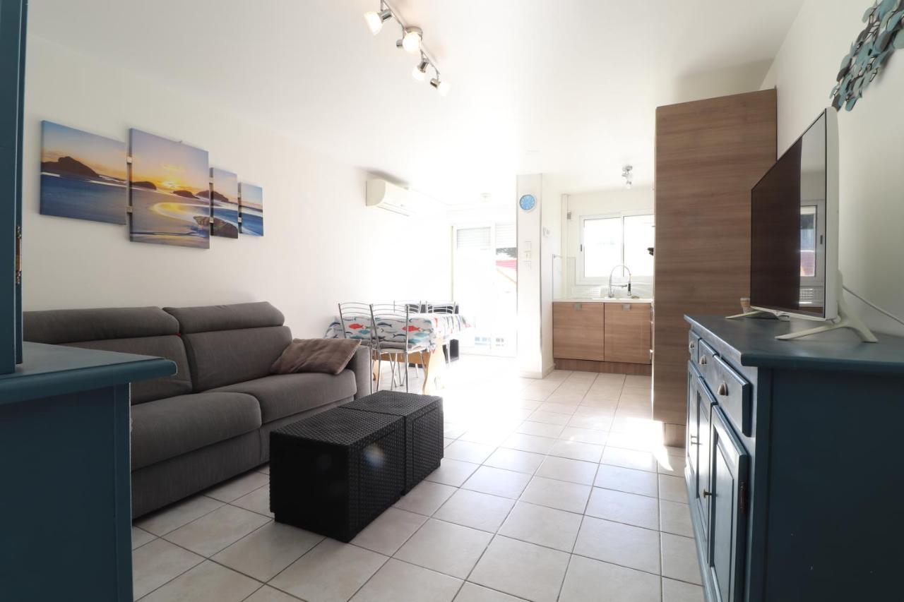 Apartment Le Neulos, T2 40m2 Avec Garage Prive, 150 M De La Mer, Avenue Roussillon Canet-plage *