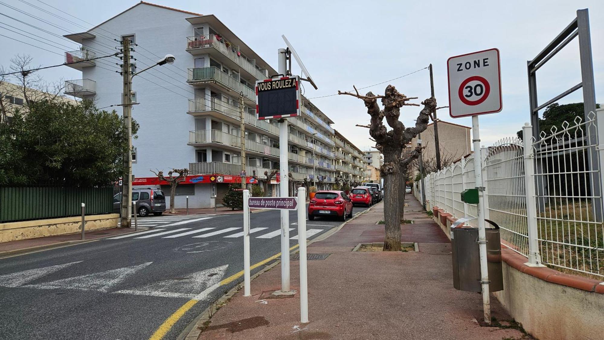 Le Neulos, T2 40m2 Avec Garage Prive, 150 M De La Mer, Avenue Roussillon Canet-plage *
